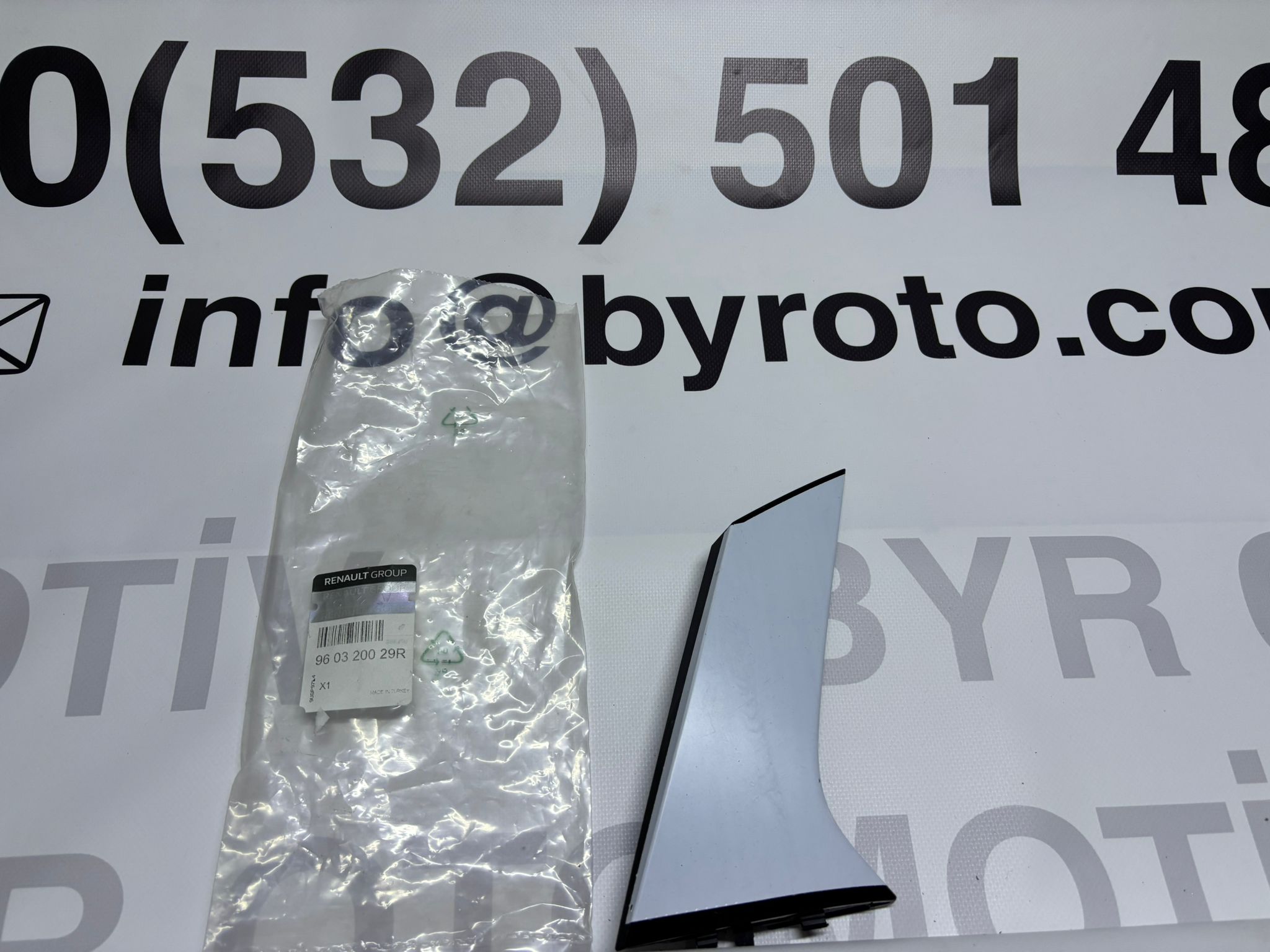 Arka Cam Sağ Çıtası